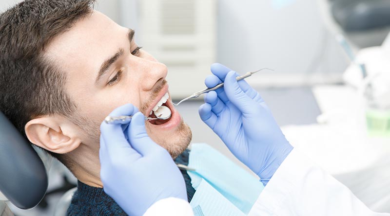 zahnreport 2021: frauen gehen häufiger zum zahnarzt